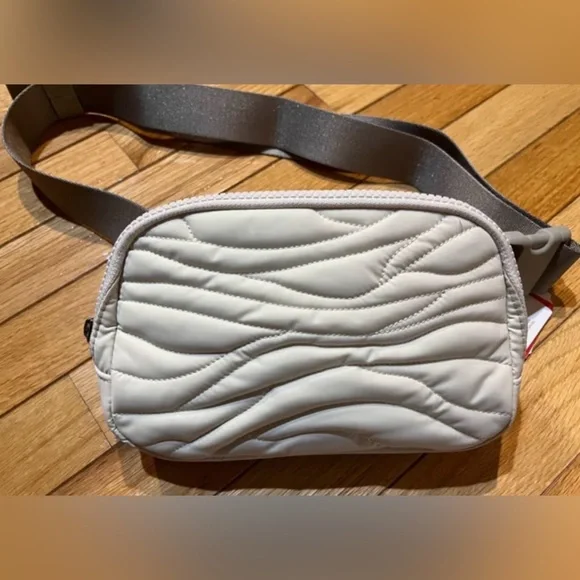 Lululemon Team Canada Olympic light beige/cream belt bag. - Picture 2 of 5